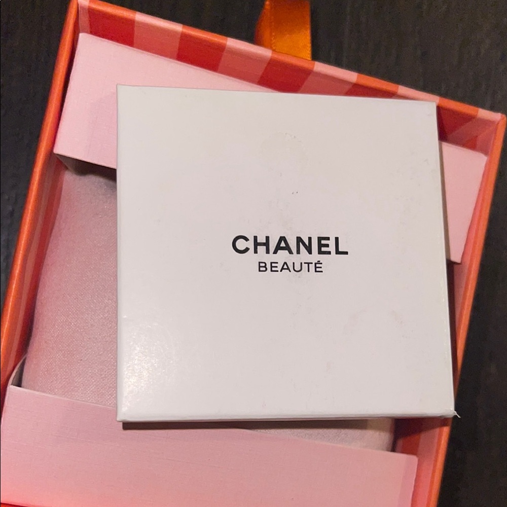Chanel Beauté Gold Phone Ring